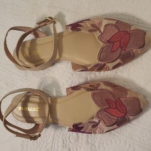Shoedazzle Women's ankle strap Flat Sandal Rose Size 10